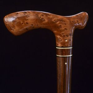 Bâton de marche en bois fabriqué à la main pour hommes et femmes cadeau de sculpture personnalisé ou aide à la mobilité - Product Image 5