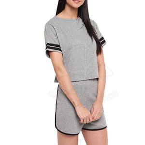 Crea il Tuo Completo Estivo da <span class=keywords><strong>Donna</strong></span>: Set in Cotone 100% con T-Shirt a <span class=keywords><strong>Maniche</strong></span> <span class=keywords><strong>Corte</strong></span> e Pantaloncini con Dettagli Forati e Etichetta Personalizzata - Product Image 2