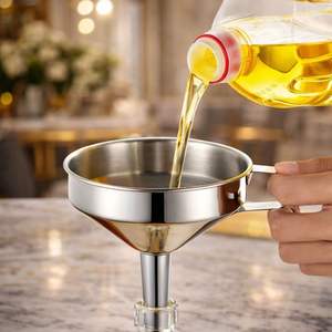 Entonnoir de cuisine en acier inoxydable avec poignée pour un transfert facile et sans dégâts d'huile ou de liquide, conception durable pour un usage domestique et professionnel - Product Image 1