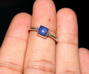 แหวนเงินแท้ 925 ประดับพลอยลาพิส ลาซูลี ของขวัญสำหรับผู้หญิง - Product Image 1
