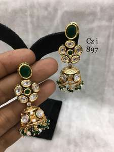 Nouvelle arrivage Boucles d'oreilles Kundan fabriquées à la main, élégantes et confortables pour le chic ethnique de tous les jours, disponibles en vrac. - Product Image 4