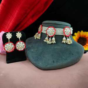 Ensemble ras du cou à la mode artistique traditionnelle de la meilleure qualité pour femmes perles et travail Kundan pour les mariages festivals et vêtements de fête - Product Image 1