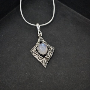 Pendentif ovale arc-en-ciel oxydé en argent de style religieux pour femmes breloques religieuses fines - Product Image 4