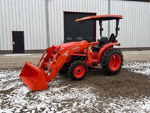 รถแทรกเตอร์ Kubota L3301 33 แรงม้า ขับเคลื่อน 4 ล้อ มือสอง พร้อม PTO ด้านหลังแบบใช้งานต่อเนื่อง มีจำหน่าย - Product Image 4