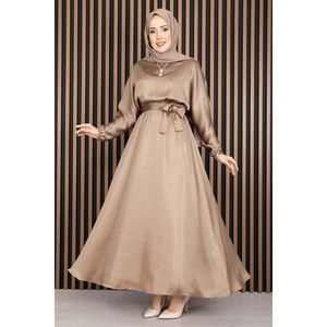 Robe Hijab en Satin de Vison avec Ceintures, Style Modeste et Taille Naturelle - Product Image 1