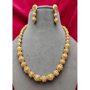 Simple Look chapado en oro Look collar de calidad premium con pendientes para mujer joyería de diseñador para colección de ropa de boda - Product Image 1