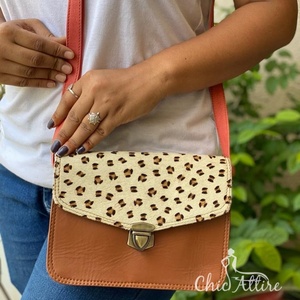 Nouveau cuir véritable femmes cheveux sur cuir fronde sac à bandoulière imprimé Animal en cuir recyclé bandoulière femmes sacs élégants - Product Image 1