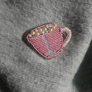 Adorno de Fresa con Cuentas, Hecho a Mano, Rojo y Verde, Colgante Decorativo con Bordado, Decoración con Temática de Frutas de Verano o Adorno para Árbol - Product Image 4