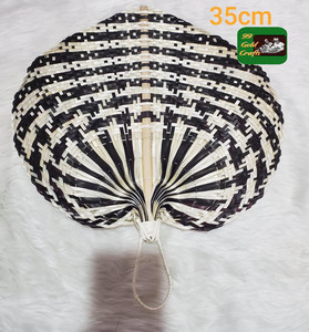 Abanico hecho a mano con material de bambú natural, abanico de hojas de plam en forma de corazón colorido de Vietnam - Product Image 1