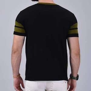 เสื้อยืดคอกลมผ้าคอตตอนลายกราฟิกสีล้วน - Product Image 2