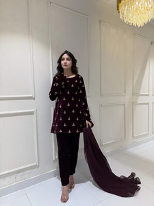 Solid Magenta Velvet <b>Indian</b> & Pakistani <b>Kurta</b> Pajama Set with Dupatta - Product Image 4