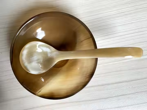 Bol en corne authentique avec ensemble de cuillères Design rustique élégant à utiliser pour les cuisines et les occasions spéciales par l'artisanat du croissant - Product Image 2