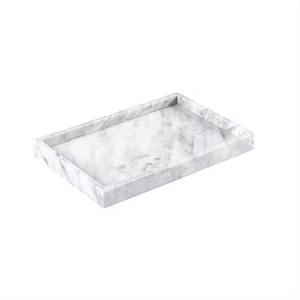 ถาดเสิร์ฟหินอ่อนที่มีด้ามจับโลหะสีทองรูปทรงเรขาคณิตสำหรับการเสิร์ฟอาหารอย่างยั่งยืน - Product Image 2