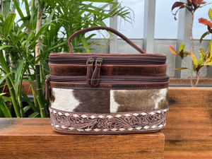 Le plus récent 2024 sac cosmétique de voyage floral usiné à la main de luxe pour les cheveux occidentaux des femmes sur le sac d'organisateur de maquillage multifonction en peau de vache - Product Image 2