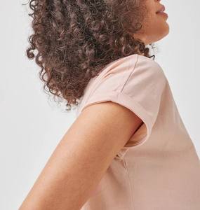 T-shirt Performance Fit pour femmes en coton col rond mancherons rose couleur claire manches courtes coupe ample tenue décontractée - Product Image 3