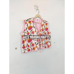 เสื้อกั๊กผ้าฝ้ายอินเดียทำมือสำหรับฤดูหนาว คอวี มีเข็มขัด แบบยูนิเซ็กซ์ ทรงสั้น ลายปักคันธา ไม่มีแขน ลายทาง สไตล์วินเทจ - Product Image 4