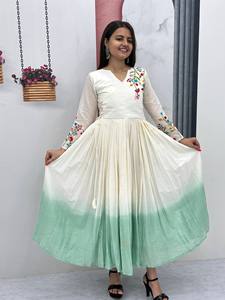 Robes de soirée modernes de créateur Garara Plazzo Dupatta en tissu de coton doux avec broderie lourde, séchage rapide, toutes saisons - Product Image 6