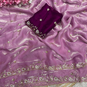 Sari de Seda Satinado Clásico de Boutique India para Fiesta Nupcial con Blusa Exclusiva, Ropa Étnica Más Vendida para Bodas y Festivales Indios - Product Image 1