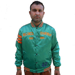 Parches de letras bordadas personalizadas Chaqueta de satén con bordado 3D vintage Chaqueta de alta calidad Chaqueta con logotipo personalizado para hombres - Product Image 3