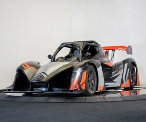 Offre exceptionnelle : R e v o l u t i o n   A  1   S C 5  00 d'occasion 2022, propre et prêt à être expédié - Product Image 1