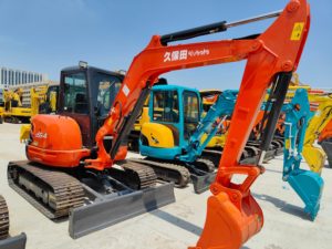 Moteur à engrenages à roulement central d'origine japonaise pour mini-excavatrice sur chenilles U55, poids opérationnel de 5 tonnes, modèle 2023, prix bas - Product Image 3