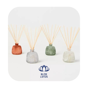 Diffuseur de roseaux en fibre Bâtonnets de rotin pour faire de l'air plus frais Diffuseur d'huiles essentielles parfumées Roseau-BLEU LOTUS du Vietnam - Product Image 3