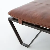 Tabourets de maquillage rembourrés en cuir véritable de luxe, modernes, avec base métallique, petite taille, cadre en bois, ottoman pour extérieur et salon - Vente en gros