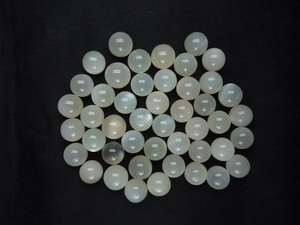 Hermosa moda de la mejor calidad Costo de fábrica 100% Piedra lunar blanca natural Forma de bola Cabujón redondo Fabricación de joyas Gemas y piedras - Product Image 3