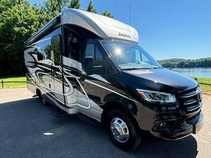 Premium Luxury Motorhome for Family <b>Camping</b> Off-Road 4x4 RV Trailer in Stock at Competitive Price - Product Image 2