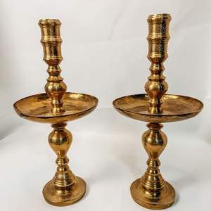 Bougeoir en laiton artisanal royal conçu pour l'élégance vintage dans les espaces sacrés et les événements indiens formels - Product Image 1