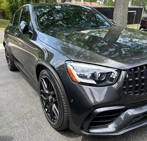 เมอร์เซเดส-เบนซ์ จีแอลซี 63 เอส คูเป้ ปี 2020 เครื่องยนต์วี8 ทวินเทอร์โบ ขับเคลื่อนล้อหลัง ระบบกันสะเทือนแบบถุงลม ระบบไฟฟ้า น้ำมันเบนซิน เกียร์อัตโนมัติ >8 ลิตร ล้อแม็ก R20 ไฟหน้าซ้าย ระบบควบคุมความเร็วอัตโนมัติ - Product Image 5