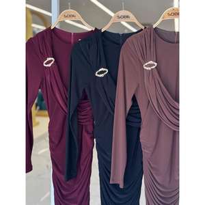 Vestido Ajustado Cómodo con Silueta Tipo Sábana 2913, Cintura Natural con Detalles de Accesorios - Product Image 2