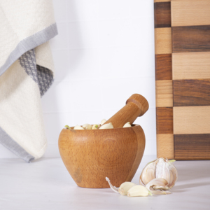 Juego de Mortero y Pilón de Madera de Haya Maciza - Molinillo de Especias de Madera Natural Hecho a Mano - Utensilio de Cocina Premium - Product Image 4