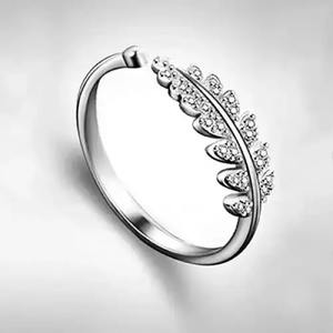 Anillo de Plata para Mujer de Calidad de Exportación, Diseño Clásico con Baño de Rodio para Aniversario o Boda, Disponible para la Venta - Product Image 2