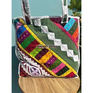 Sac fourre-tout matelassé en coton indien fait à la main à usage quotidien Patchwork Design pour les voyages, la plage et l'épicerie Cadeau parfait - Product Image 5