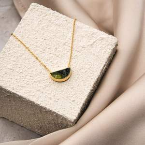 Auténtico colgante de moldavita hecho a mano Plata de Ley 925 joyería de piedras preciosas verdes hermoso regalo para mujeres - Product Image 2