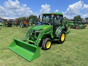 Tracteur utilitaire compact premium John Deere 3039R d'occasion, conçu pour l'agriculture, l'aménagement paysager et l'entretien des propriétés. - Product Image 4