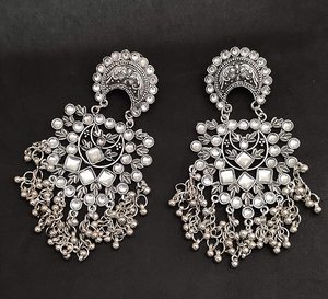 Pendientes colgantes Chandbali de plata oxidada de alto grado más vendidos, joyería étnica de alta calidad, proveedor indio directo al por mayor - Product Image 1