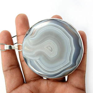 การออกแบบที่ทันสมัยเครื่องประดับที่ทําด้วยมือคุณภาพดีที่สุด 925 เงินสเตอร์ลิงลายนิลพลอยทรงกลมซัพพลายเออร์จี้ดูคลาสสิก - Product Image 3