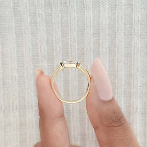 Bijoux de mode chics East West Old Mine Moval Cut Half Bezel Accent Ring Lab Grown Diamond Ring of Wedding Engagement - Product Image 5