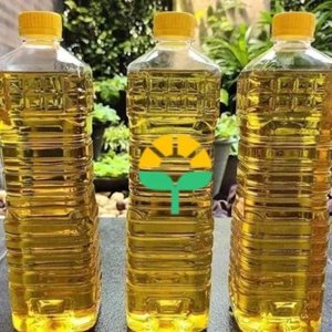 Bulk High Oleic Fractionated Refined Sunflower Oil 100% Pure Food Grade Edible Cooking Oil in Vacuum Pack Ready for Sales - Product Image 3