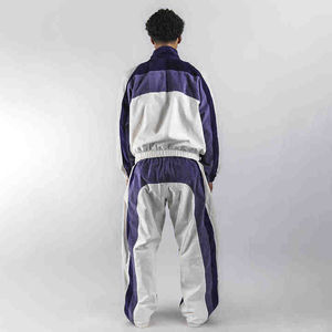 Veste coupe-vent unisexe de qualité OEM, fermeture éclair, plusieurs panneaux latéraux, unie, hiver, imperméable, respirante et légère, fabriquée au Pakistan - Product Image 3