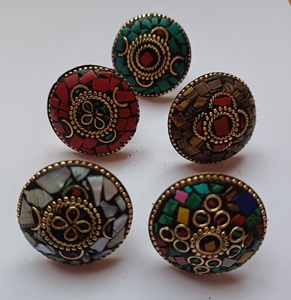 Collar con incrustaciones de trabajo de mosaico de latón de diseñador, joyería fina de moda para mujer, ocasión de fiesta hecha a mano por un fabricante indio - Product Image 1