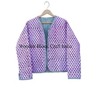 Chaqueta Acolchada Kantha de Algodón Hecha a Mano con Estilo para Mujer, Ropa Femenina Reversible con Estampado Floral de Patchwork Indio - Product Image 2