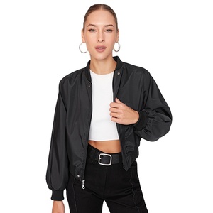 เสื้อแจ็คเก็ตผู้หญิงดีไซน์ทันสมัยแบบเรียบง่าย ขายส่งจากโรงงาน ขายดีสำหรับฤดูหนาว ทรงปกติ - Product Image 2
