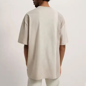 T-shirt Boxy à col en O pour hommes en coton doux pour un confort et un style ultimes pour des looks décontractés ou personnalisés - Product Image 3