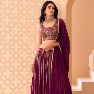 เสื้อผ้าอินเดียและปากีสถานทรงเลฮงเก้นไวน์สำหรับงานแต่งงานและงานเทศกาล - Product Image 1