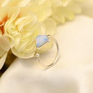 แหวนโอปอไลต์วินเทจสีขาวธรรมชาติคุณภาพสูงสำหรับสตรีแหวน925สเตอร์ลิงเงินขนาด10x10มม. ประดับเพชร - Product Image 4