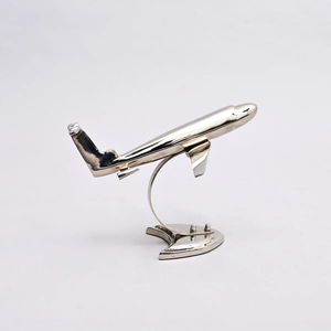 Sculpture en cœur moulé en aluminium fini de couleur rouge avec base en bois Design de décoration artistique fini personnalisé pour la décoration de la maison ou du bureau - Product Image 6