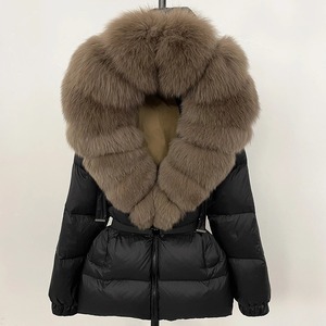 Manteau noir pour femme avec col en fourrure, manches longues, fermeture éclair, chaud et épais pour l'hiver, couleur unie, longueur moyenne, tissé, coupe-vent - Product Image 1